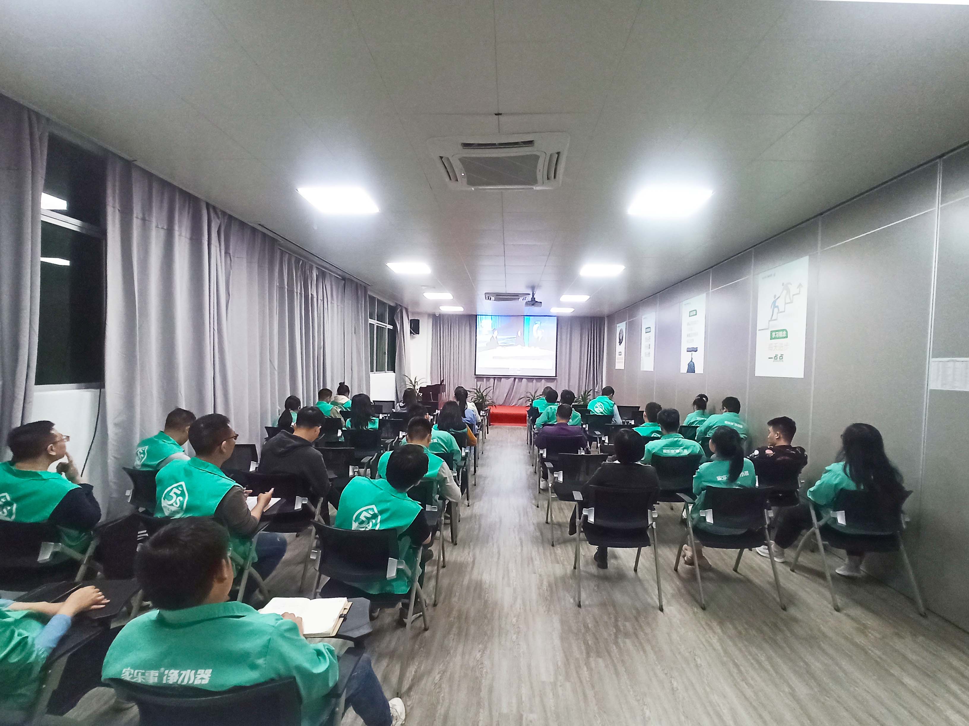 組織員工集體觀看315晚會，這家公司真“奇葩”！